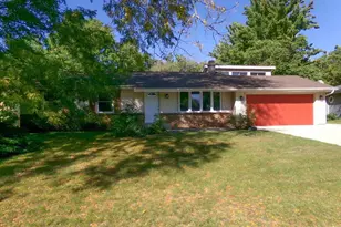 2855 Chatsworth Dr, Beloit, WI 53511 - Photo 1