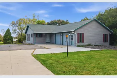 727 E Clay Street, Whitewater, WI 53190 - Photo 2