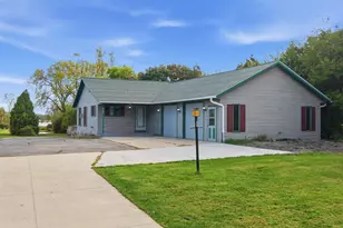 727 E Clay St, Whitewater, WI 53190 - Photo 2