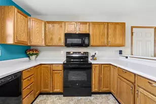 8430 Elderberry Rd, Madison, WI 53717 - Photo 10