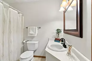 7 Hickory Hollow Dr, Madison, WI 53705 - Photo 16