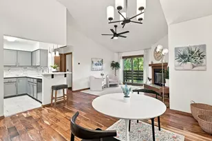 7 Hickory Hollow Dr, Madison, WI 53705 - Photo 2