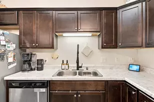 5192 Sassafras Dr, Fitchburg, WI 53711 - Photo 10