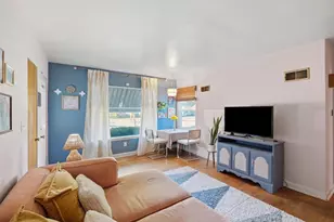 1942 Vahlen St, Madison, WI 53704 - Photo 6