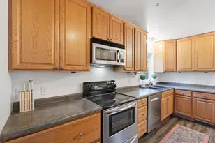 1942 Vahlen St, Madison, WI 53704 - Photo 8