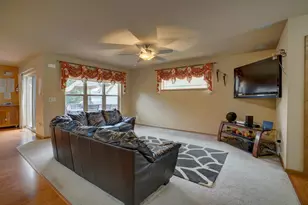 705 Lone Oak Ln, Verona, WI 53593 - Photo 4