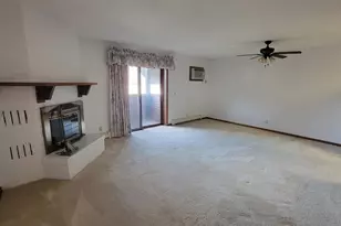 10 Maple Wood Ln, Madison, WI 53704 - Photo 10