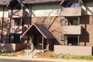 10 Maple Wood Ln, Madison, WI 53704 - Photo 2