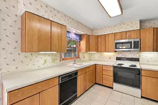 2006 Cameron Dr, Madison, WI 53711 - Photo 12