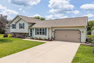 1011 Eagle Ln, Poynette, WI 53955 - Photo 1