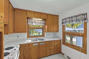 722 8th St, Baraboo, WI 53913 - Photo 4