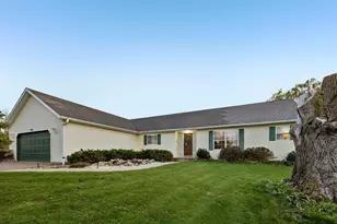 S5631 Glacier Dr, Baraboo, WI 53913 - Photo 2