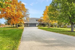 414 Clearview Ct, Janesville, WI 53548 - Photo 2