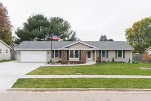 2119 Morningside Dr, Janesville, WI 53546 - Photo 2