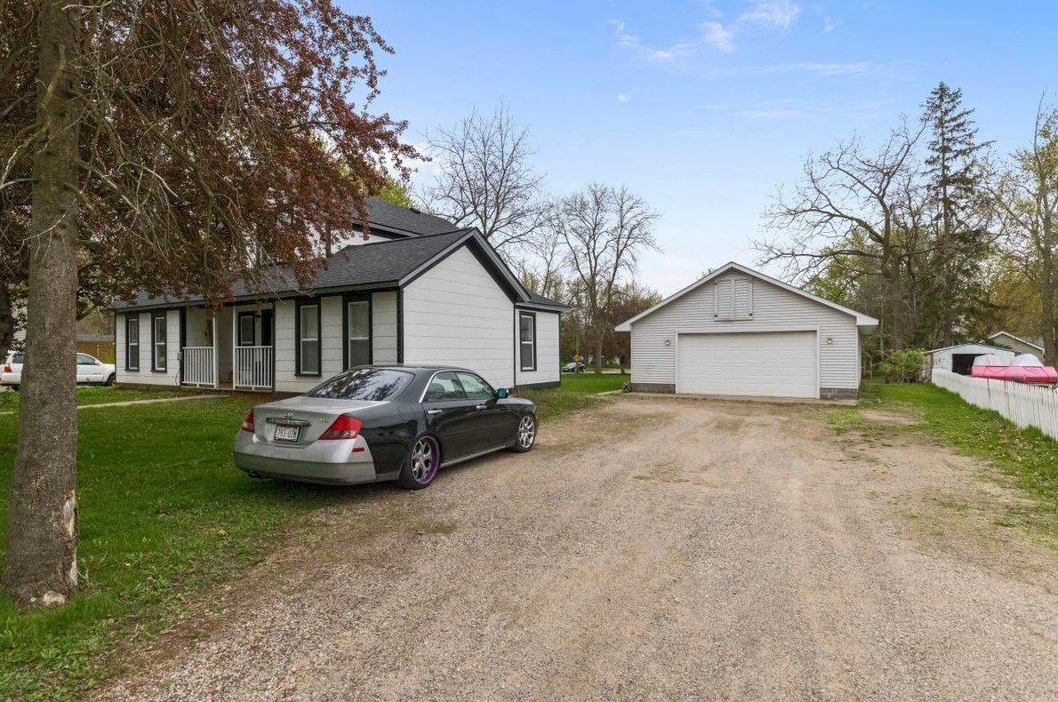 300 Warren St, Roberts, WI 54023-9620