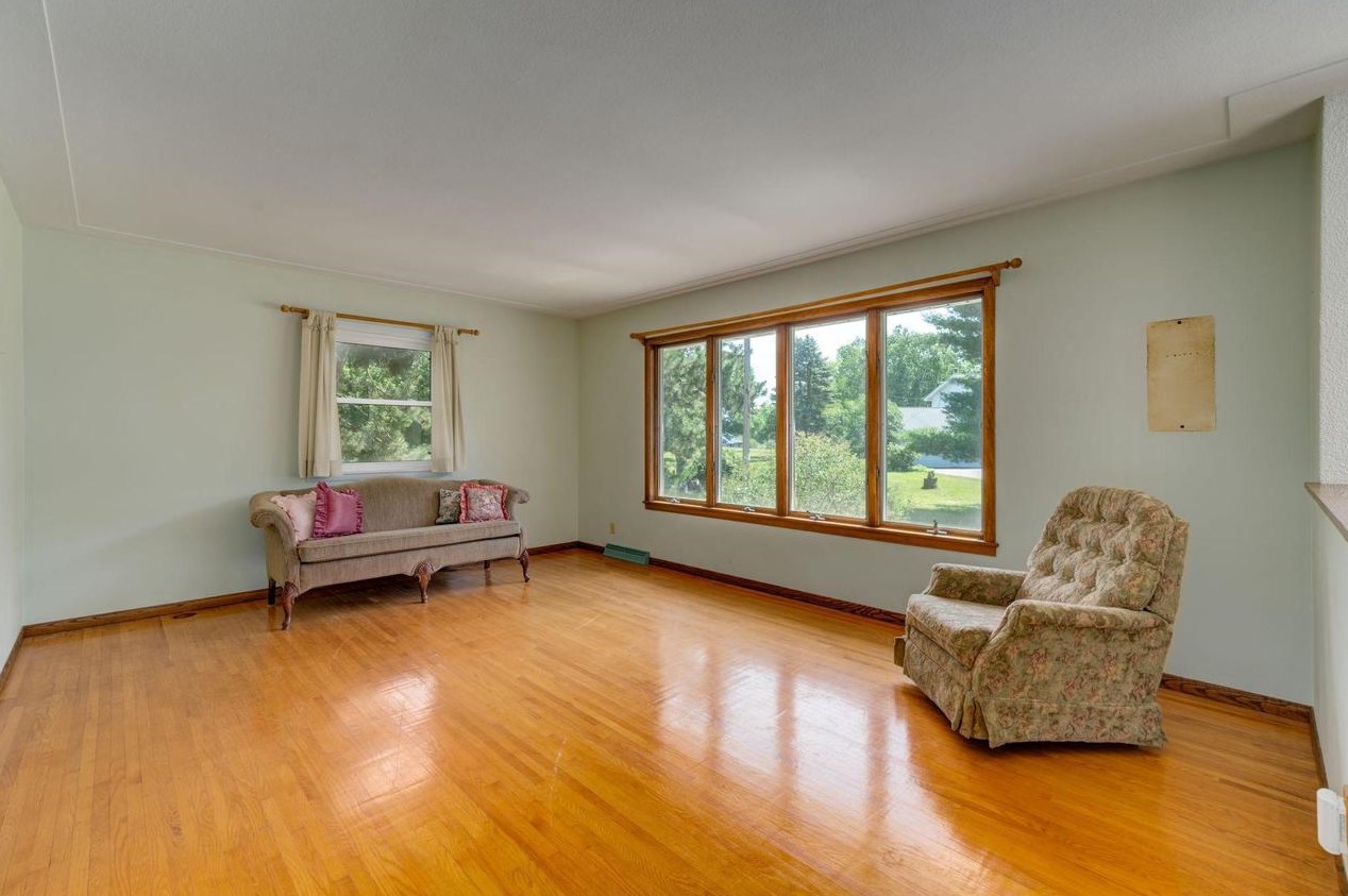 1750 Margaret St, New Johannesburg, WI 54017