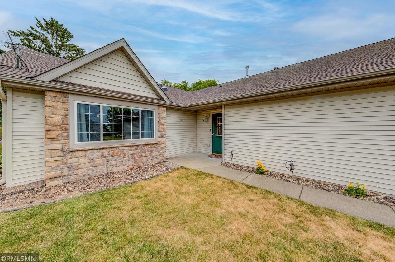 520 Meadows Dr, Hammond, WI 54015