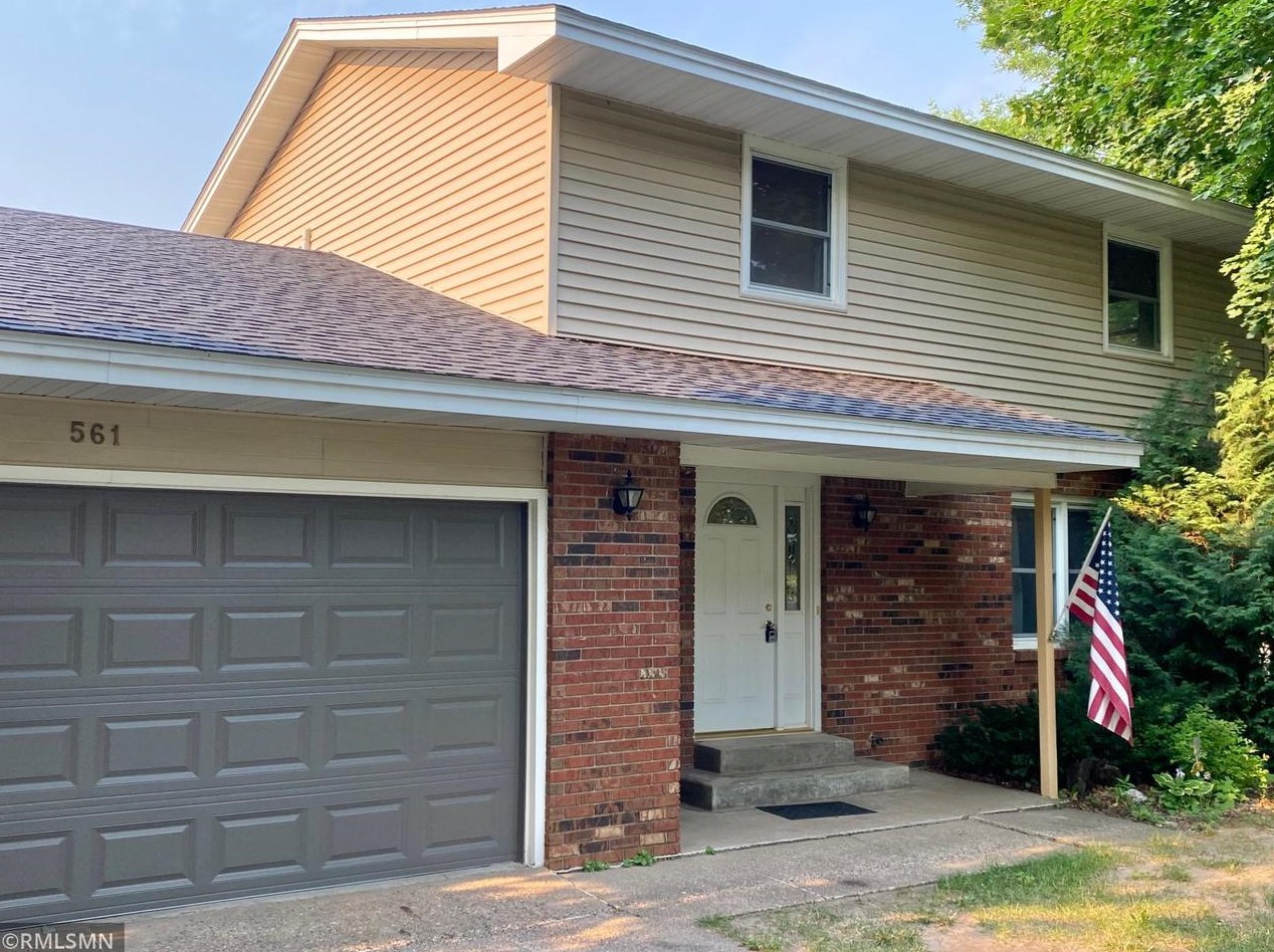561 Parkview Dr, New Johannesburg, WI 54017