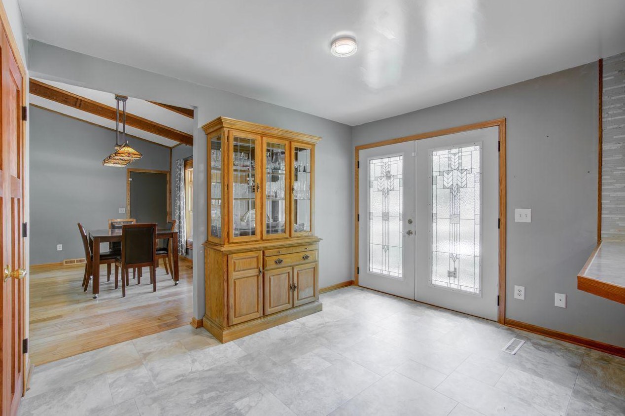 241 Flora St N, Prescott, WI 54021