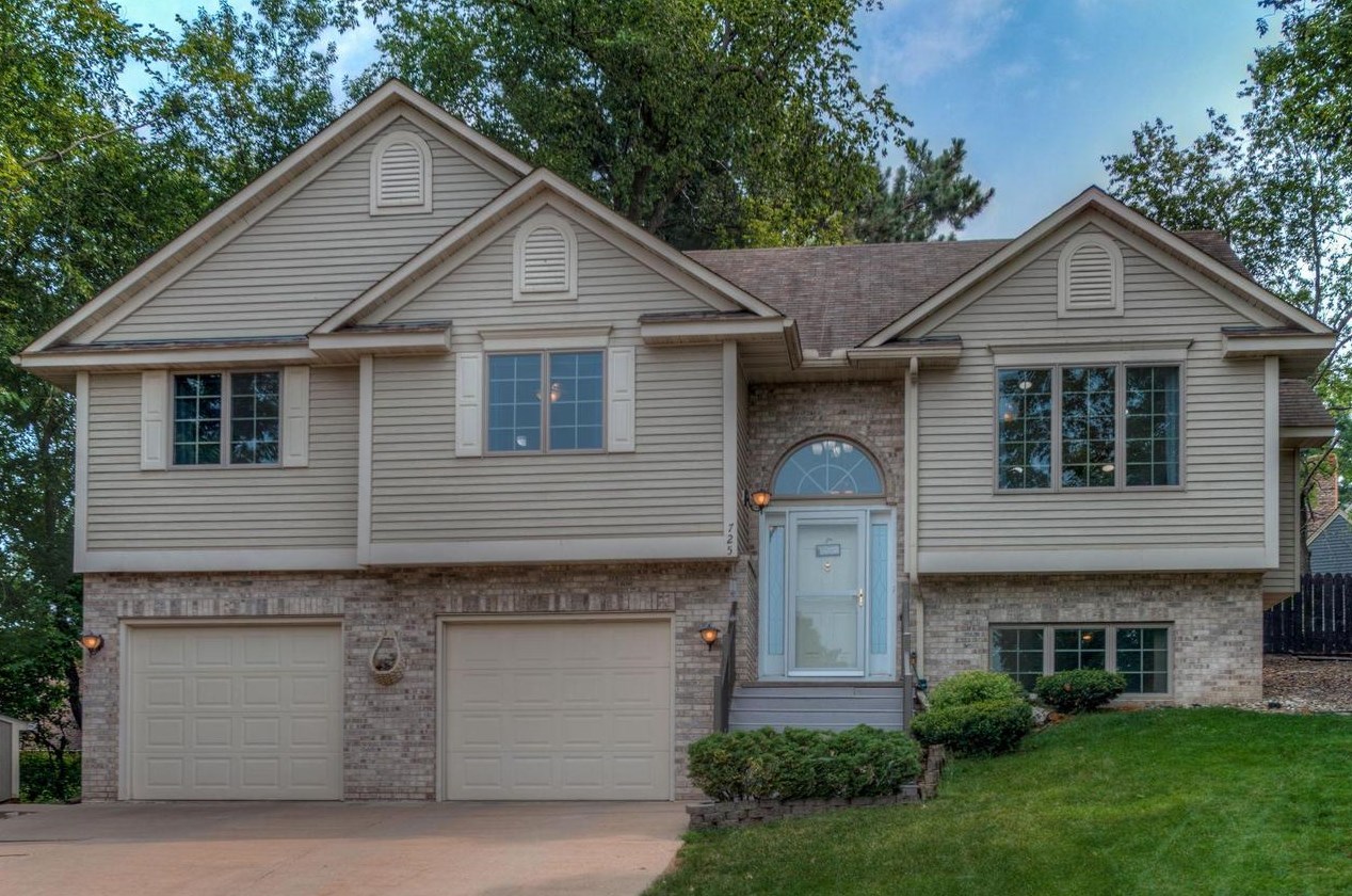 725 Lumphrey Ct, Troy, WI 54022-3426