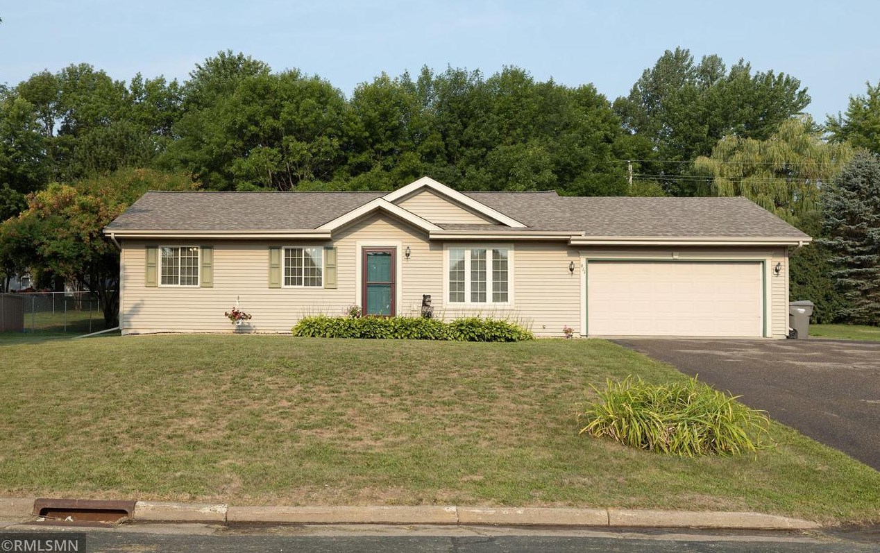911 Eulaine Cir, Hammond, WI 54015