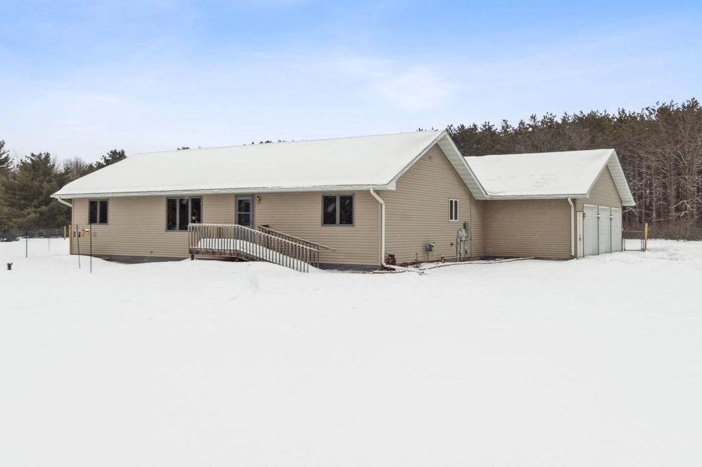 960 Harmony Ln, Deronda, WI 54001-5262