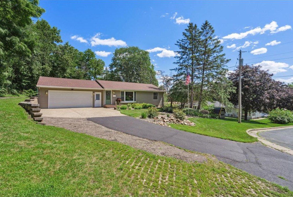 616 N 4th St, Troy, WI 54022