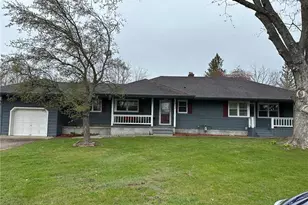 332 E Pleasant Ave, Ellsworth, WI 54011 - Photo 2