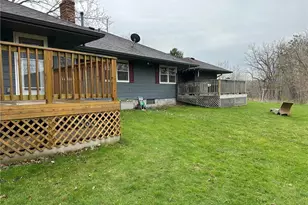 332 E Pleasant Ave, Ellsworth, WI 54011 - Photo 6