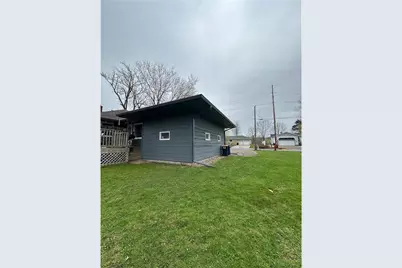 332 E Pleasant Avenue, Ellsworth, WI 54011 - Photo 8