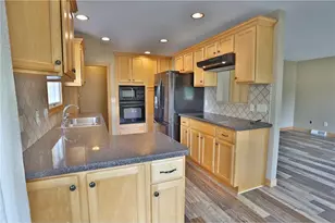 931 Roosevelt St, River Falls, WI 54022 - Photo 6