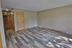 931 Roosevelt St, River Falls, WI 54022 - Photo 10