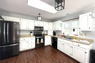 2870 Wayland Ct, Eau Claire, WI 54703 - Photo 8