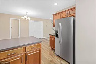 1612 Helena Rd, Oakdale, MN 55128 - Photo 14