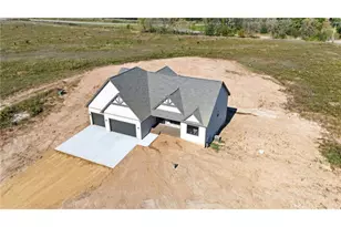 296 Vly Ests Ct, Hudson, WI 54016 - Photo 2