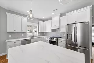 1043 Legend Ln, River Falls, WI 54022 - Photo 4