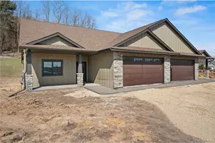 1091 Legend Ln, River Falls, WI 54022 - Photo 2