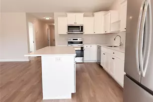 617 Field Point St, Roberts, WI 54023 - Photo 4