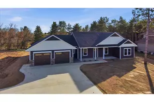 1422 Creekwood Dr, New Richmond, WI 54017 - Photo 2