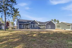 1422 Creekwood Dr, New Richmond, WI 54017 - Photo 12