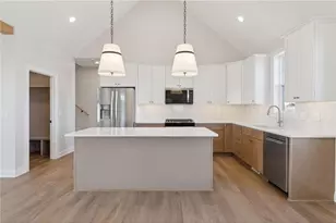 610 Field Point St, Roberts, WI 54023 - Photo 8