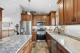 1533 Hallewood Blvd, New Richmond, WI 54017 - Photo 12