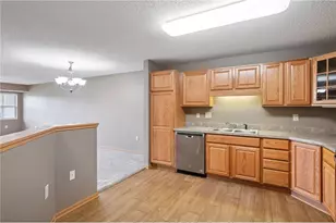 935 Ferndale Street, Saint Paul, MN 55119 - Photo 18