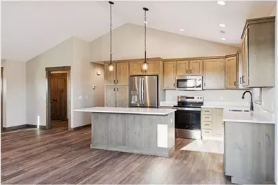 466 Coyote Way, New Richmond, WI 54017 - Photo 4