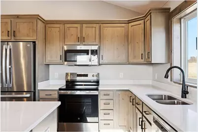 466 Coyote Way, New Richmond, WI 54017 - Photo 6