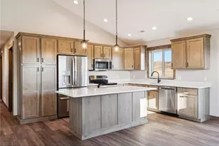 466 Coyote Way, New Richmond, WI 54017 - Photo 2