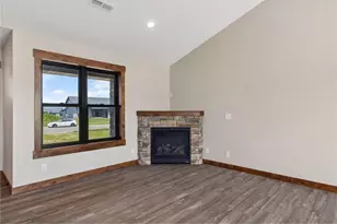 466 Coyote Way, New Richmond, WI 54017 - Photo 4