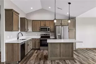 480 Coyote Way, New Richmond, WI 54017 - Photo 2