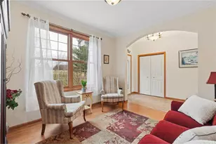 287 Plainview Dr, Troy Township, WI 54022 - Photo 6