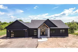 249 Saddle Ridge Ln, Troy Township, WI 54022 - Photo 2